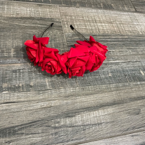 Red roses flower headband - Picture 2 of 6